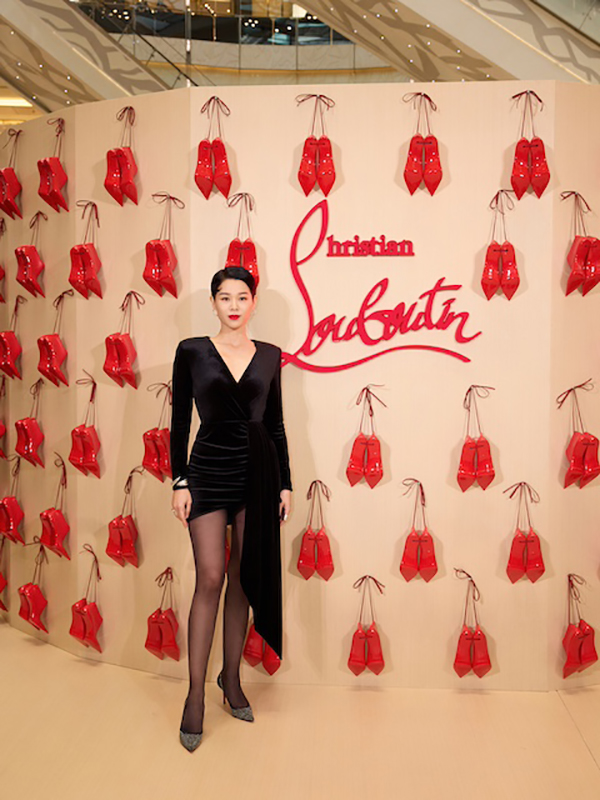 胡杏儿亮相Christian Louboutin路铂廷“匠心工坊”限时体验空间.JPG