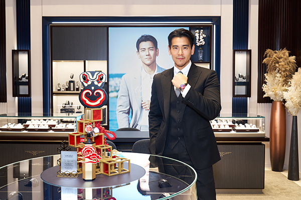 浪琴表优雅形象大使彭于晏亮相浪琴表全新和平饭店直营店.JPG