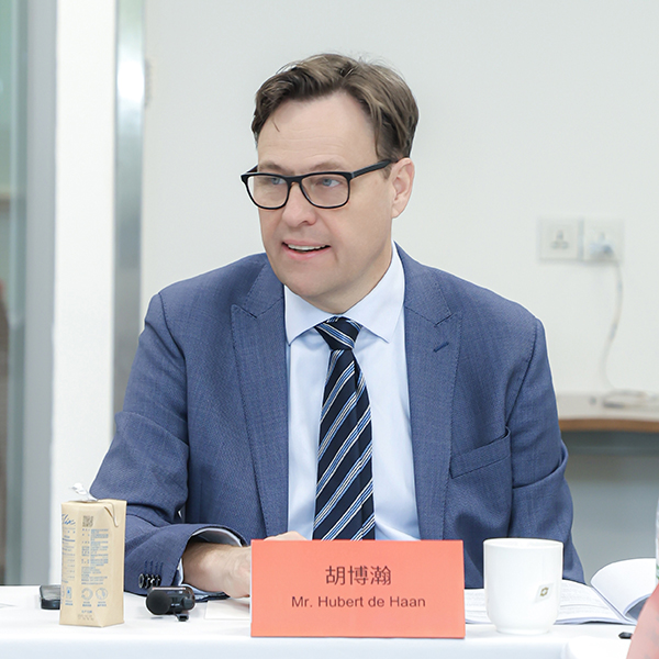 博西家用电器集团大中华区高级副总裁兼首席销售和营销官胡博瀚先生接受采访.jpg