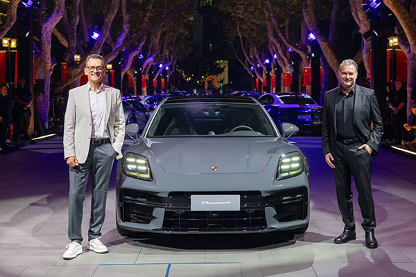 合影1.jpg 合影1.jpg