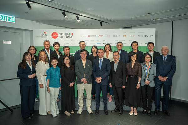 Group+photo+of+BODW+2025+Press+Conference_设计营商周2025新闻发布会嘉宾大合照.jpg Group+photo+of+BODW+2025+Press+Conference_设计营商周2025新闻发布会嘉宾大合照.jpg