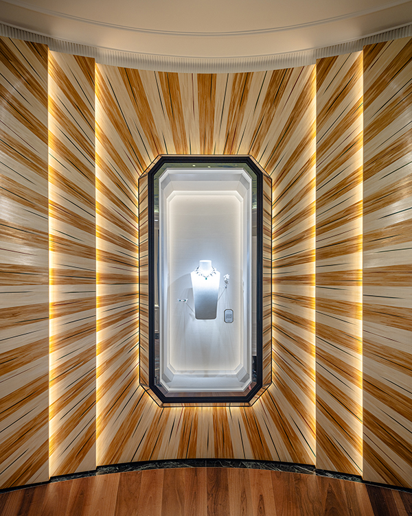 艺术家 Olga Thune-Larsen-秸秆镶嵌工艺中央展柜.jpg 艺术家 Olga Thune-Larsen-秸秆镶嵌工艺中央展柜.jpg