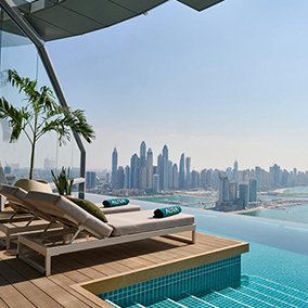 迪拜AURA SKYPOOL无边泳池：从沙漠到云端，解锁高空泳池新体验